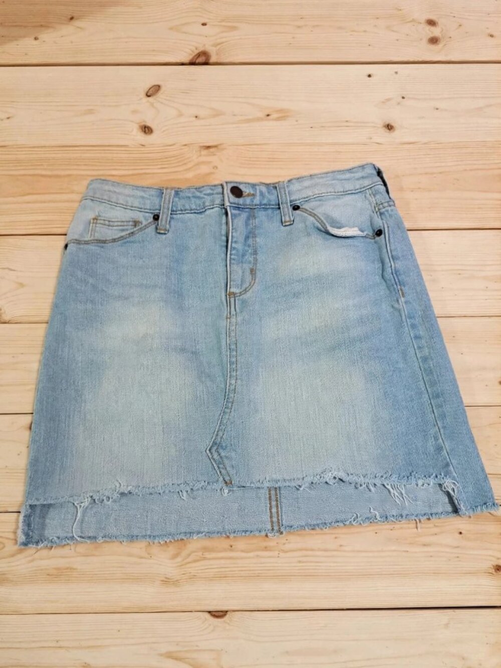 Universal Thread Denim Mini Skirt Womens 6 / 28 Light Wash Frayed Raw Hem Stretc